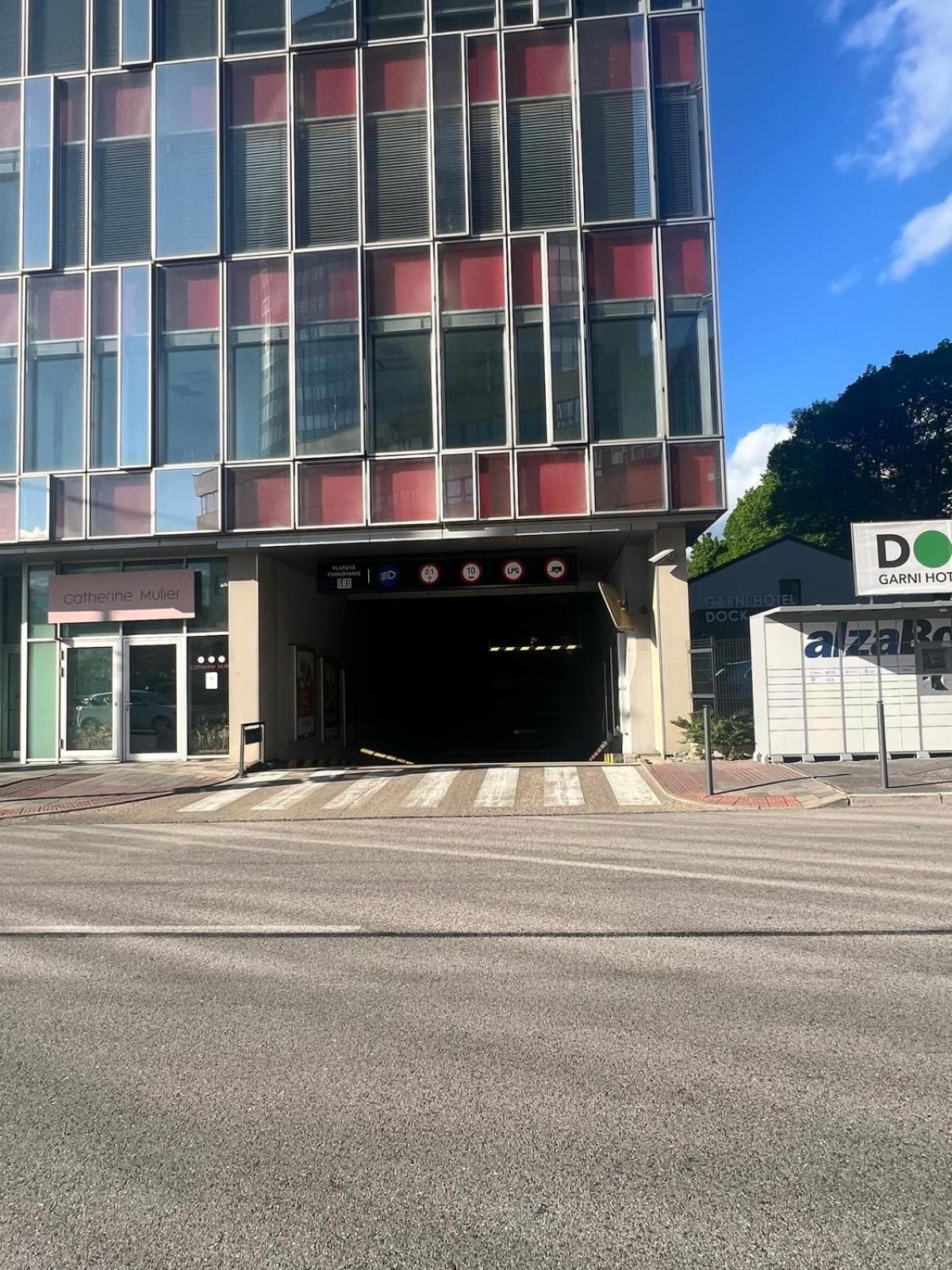 Garni Hotel Dock 布拉迪斯拉发 外观 照片